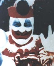 Gacy nei panni di Pogo